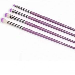 Game Beauty ‘Eyes On Me’ 4 Essential
Eyeshadow Brush Set